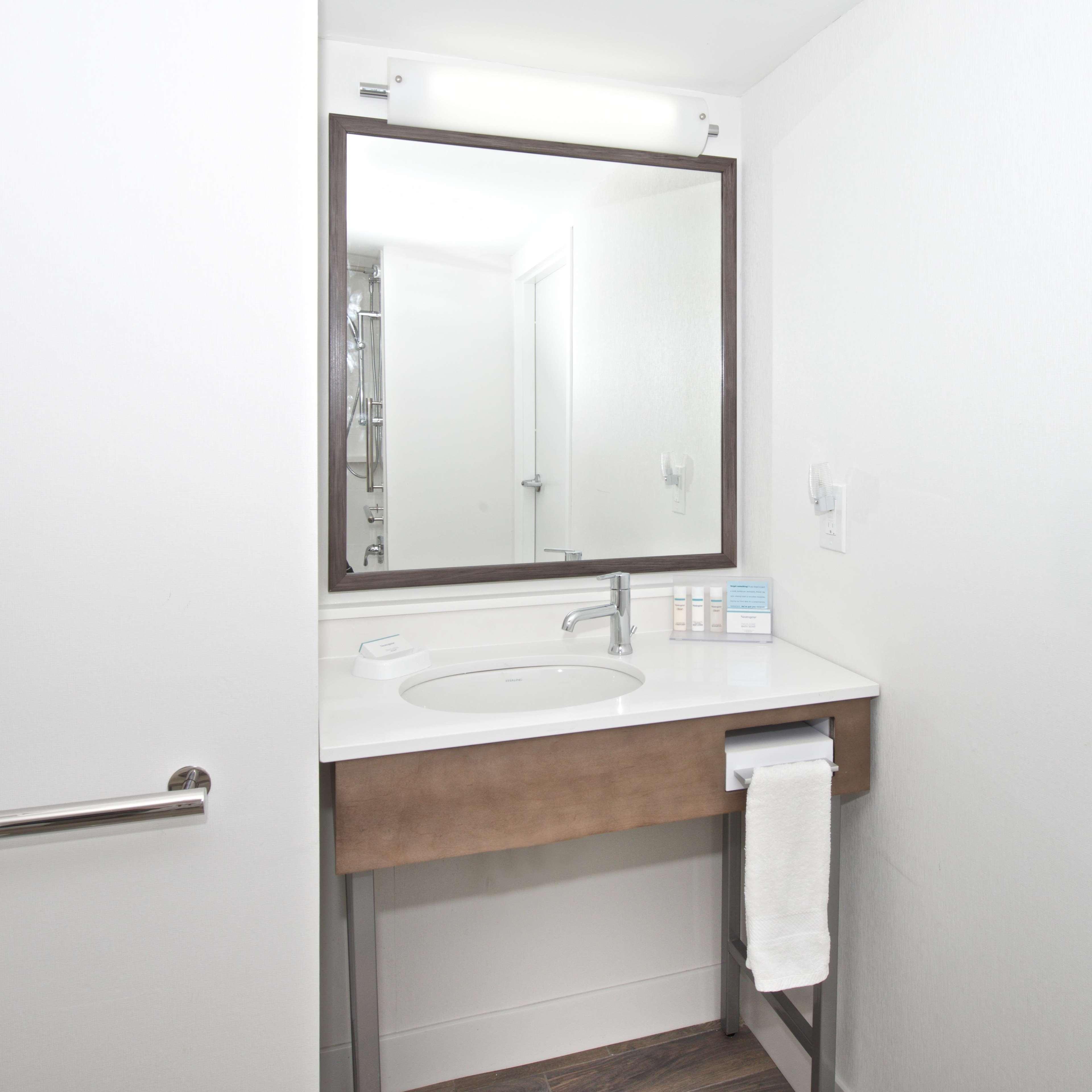 Hampton Inn & Suites N Ft Worth-Alliance Airport Роаноук Екстериор снимка
