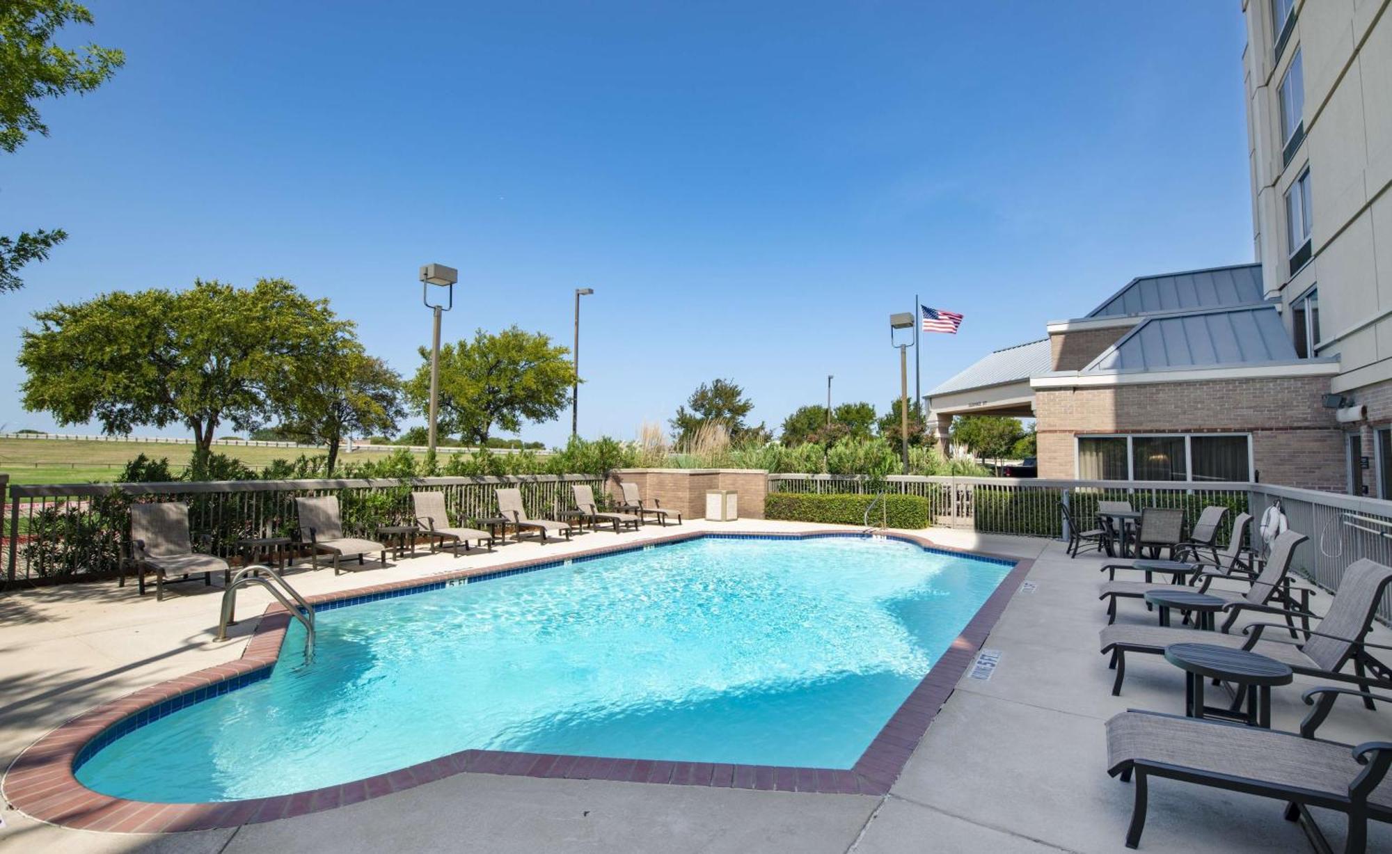 Hampton Inn & Suites N Ft Worth-Alliance Airport Роаноук Екстериор снимка